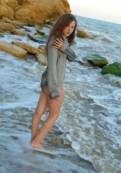 Slim teen Petra E likes some hot foot fetish at beach